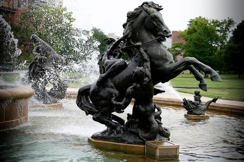 Nana's Lens Lots of pictures of the fountain and statue in Kansas City